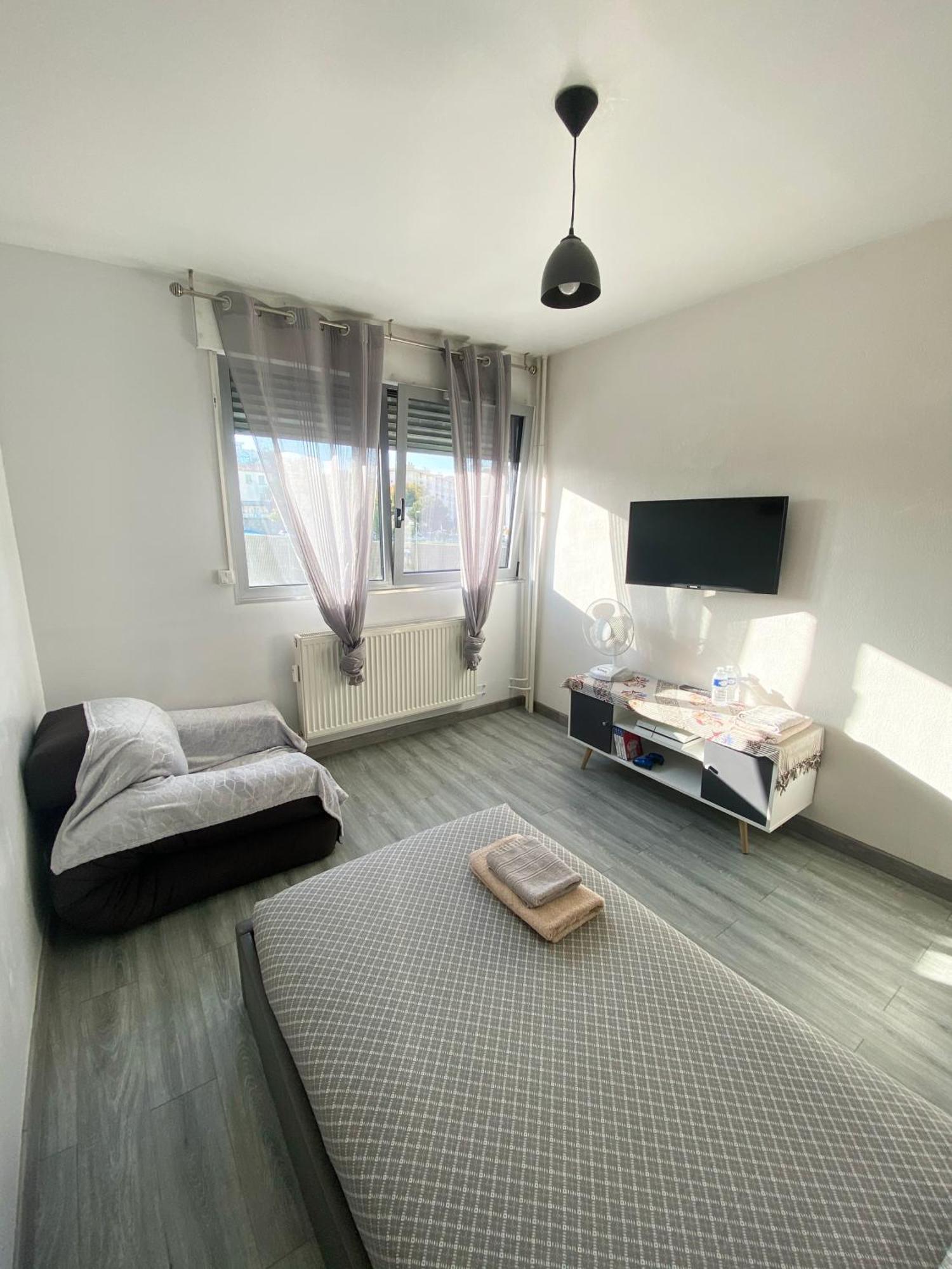 Jolie 2 Pieces Proche De La ! Appartamento Nizza